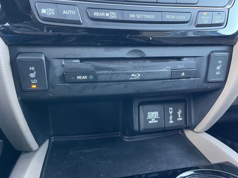 Certified 2017 Honda Pilot Touring image 17