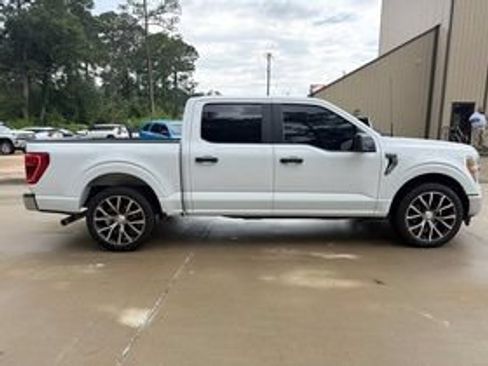 Used 2022 Ford F150 XLT w/ Trailer Tow Package RWD image 4
