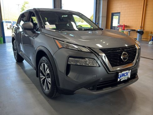 Used 2021 Nissan Rogue SV image 7