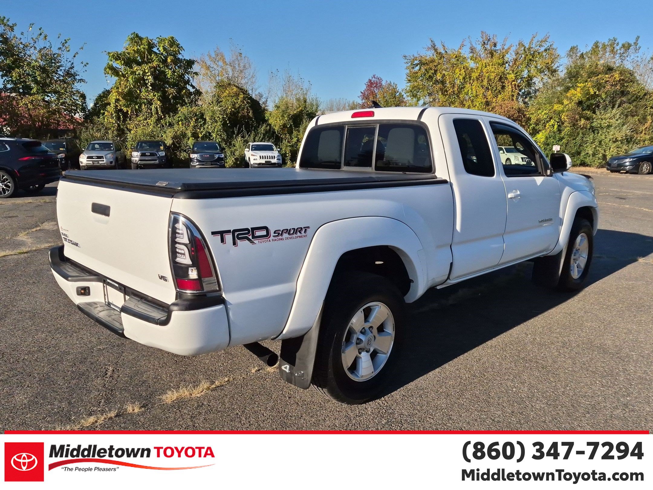 Used 2015 Toyota Tacoma 4x4 Access Cab V6 w/ TRD Sport Package image 3