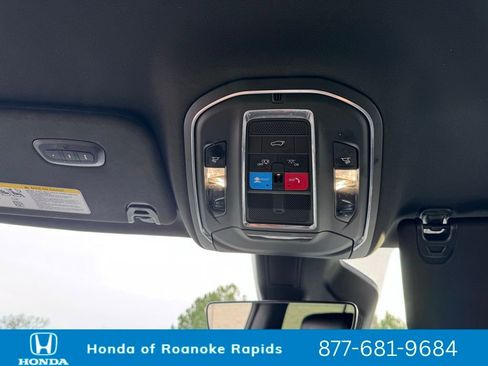 Used 2024 Jeep Wagoneer L Series II image 36