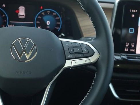 New 2026 Volkswagen Atlas SE image 9