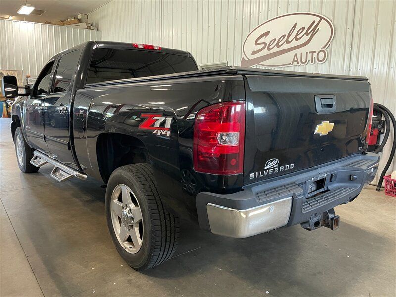 Used 2013 Chevrolet Silverado 2500 LT w/ Z71 Appearance Package AWD/4WD image 3