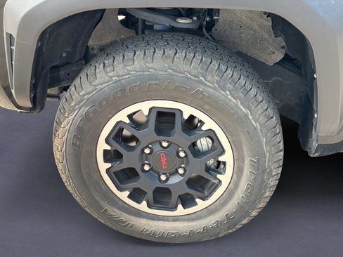 Used 2025 Toyota Tacoma TRD Off-Road AWD/4WD image 5