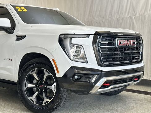 Used 2024 GMC Yukon XL Denali Ultimate AWD/4WD image 2