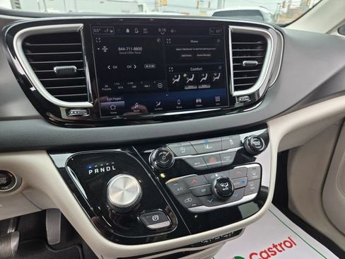 Used 2022 Chrysler Pacifica Touring-L FWD image 21