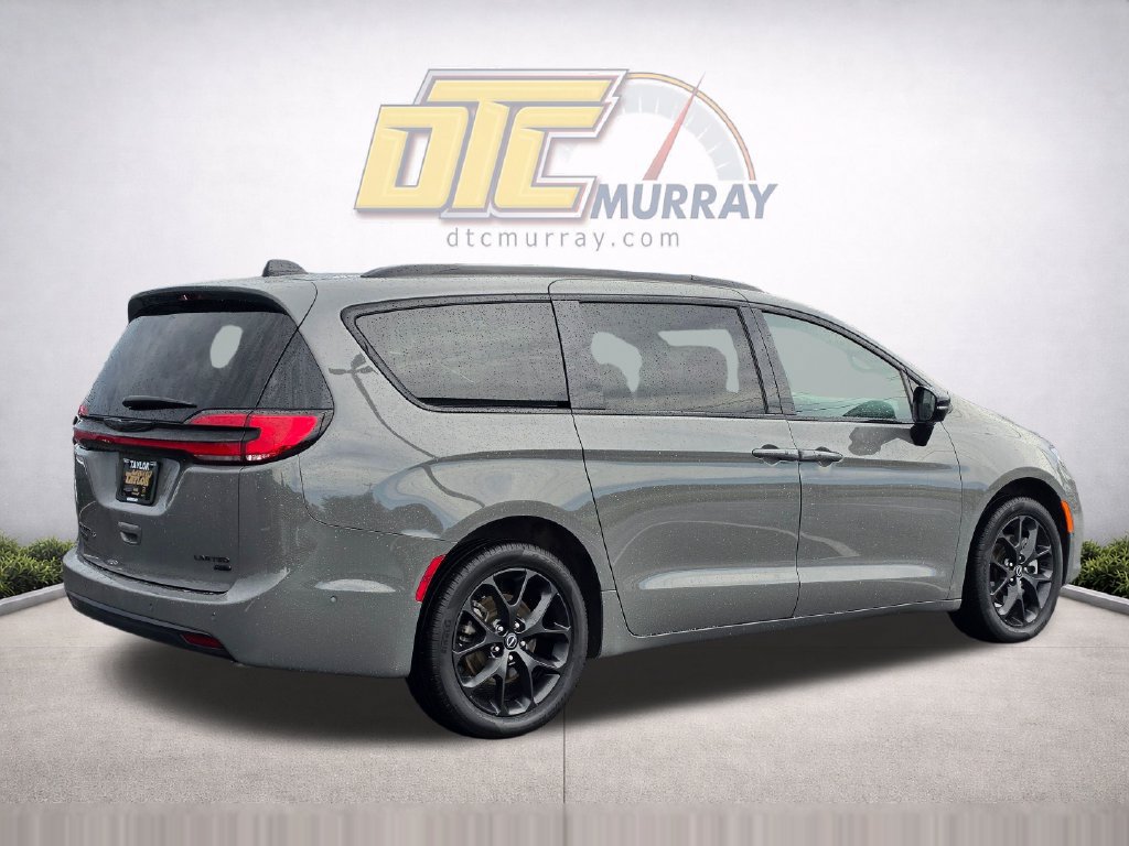 Used 2025 Chrysler Pacifica Limited AWD/4WD image 5