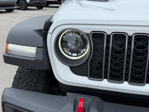Used 2025 Jeep Wrangler Unlimited Rubicon AWD/4WD image 14