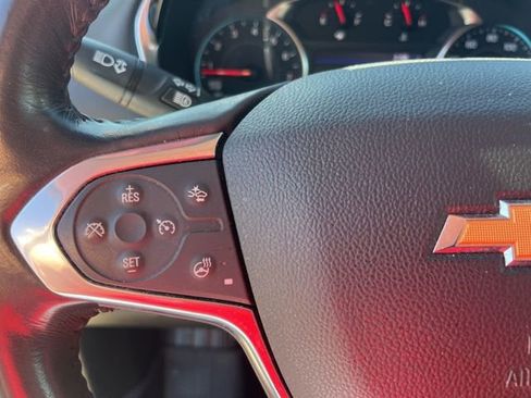 Used 2020 Chevrolet Traverse LT image 17