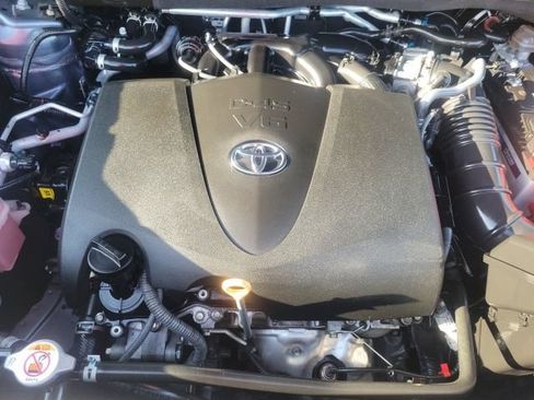 Used 2021 Toyota Highlander XLE FWD image 9
