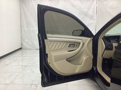 Used 2017 Ford Taurus SE image 18