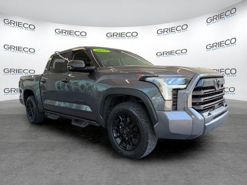 Used 2022 Toyota Tundra SR5 w/ SR5 Convenience Package AWD/4WD image 1