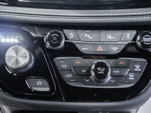 New 2026 Chrysler Pacifica Select image 21