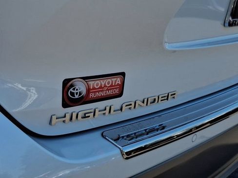 Used 2023 Toyota Highlander Platinum AWD/4WD image 30