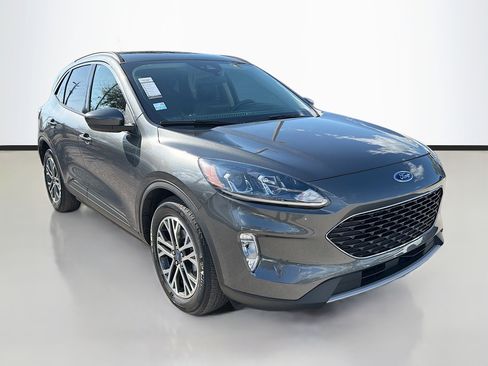 Used 2020 Ford Escape SEL image 2