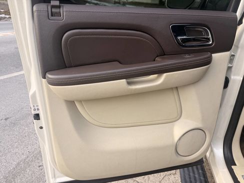 Used 2011 Cadillac Escalade ESV Platinum image 8