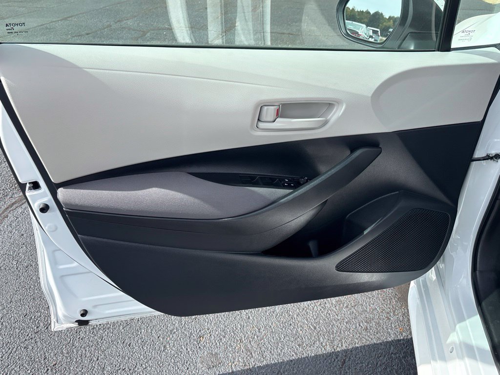 Used 2025 Toyota Corolla LE FWD image 7