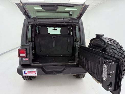 Used 2022 Jeep Wrangler Willys image 36