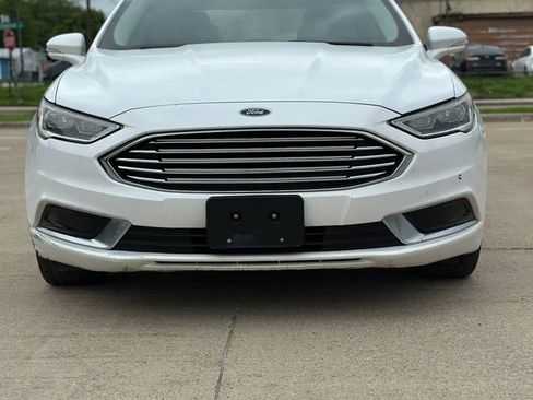 Used 2018 Ford Fusion SE w/ Equipment Group 602A FWD image 2