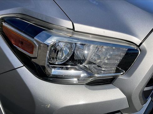 Used 2018 Toyota Tacoma SR5 image 26