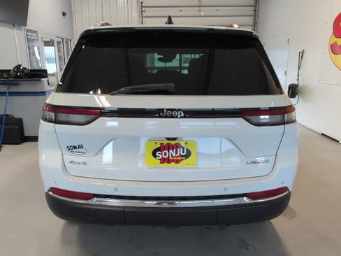 Used 2023 Jeep Grand Cherokee Laredo AWD/4WD image 4