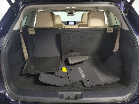 Used 2023 Toyota Highlander XLE image 28