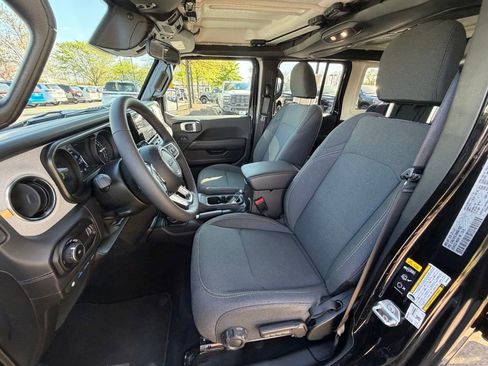 Certified 2025 Jeep Wrangler Unlimited Sahara AWD/4WD image 16