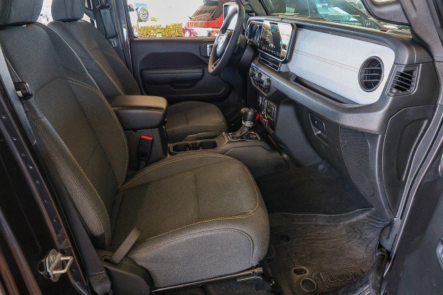 Used 2024 Jeep Wrangler Unlimited AWD/4WD image 32