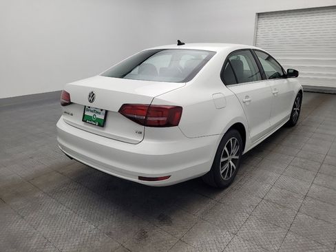 Used 2017 Volkswagen Jetta SE image 9
