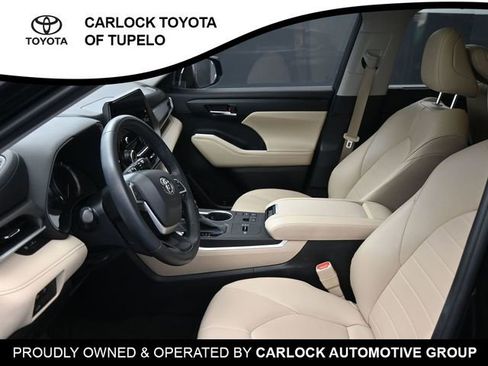 Used 2023 Toyota Highlander XLE image 10