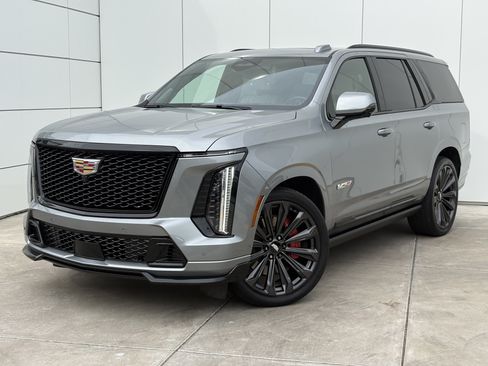 Used 2025 Cadillac Escalade V AWD/4WD image 2