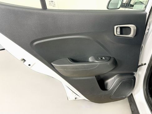 Used 2025 Hyundai Venue SEL FWD image 26