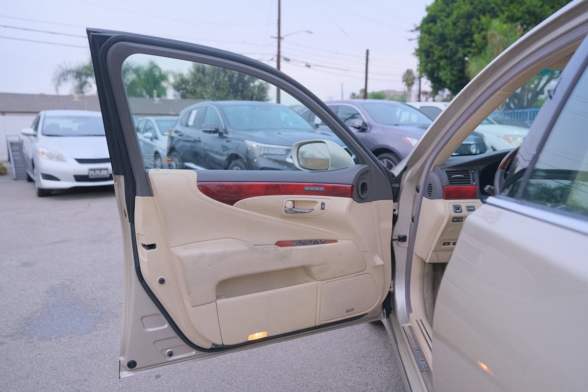 Used 2011 Lexus LS 460 w/ Comfort Pkg RWD image 10