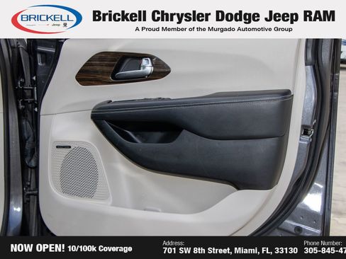 Used 2022 Chrysler Pacifica Limited image 11