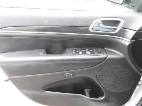 Used 2019 Jeep Grand Cherokee Limited AWD/4WD image 17