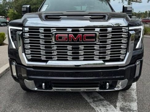 Used 2025 GMC Sierra 2500 Denali w/ Denali Reserve Package AWD/4WD image 2