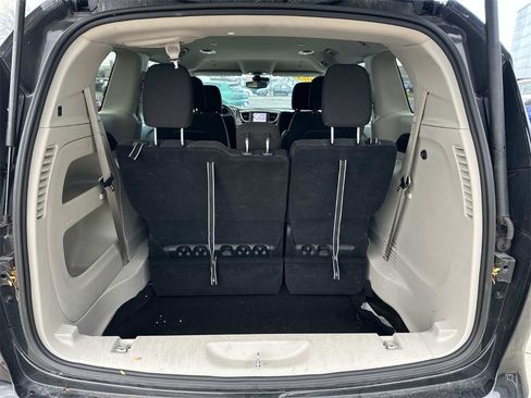 Used 2023 Chrysler Voyager LX image 9