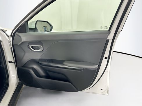Used 2025 Kia K4 LXS image 31