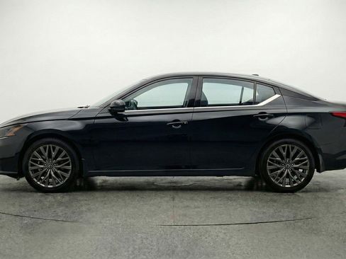 Used 2025 Nissan Altima 2.5 SV FWD image 5
