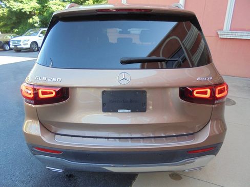 Used 2022 Mercedes-Benz GLB 250 4MATIC image 30