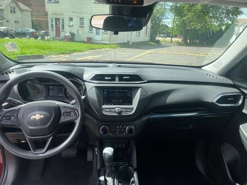 Used 2023 Chevrolet TrailBlazer LT FWD image 11