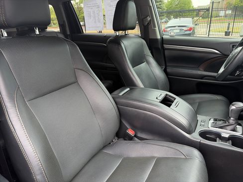 Used 2019 Toyota Highlander Limited AWD/4WD image 32