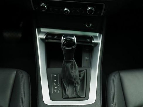 Used 2025 Audi Q3 2.0T Premium image 34