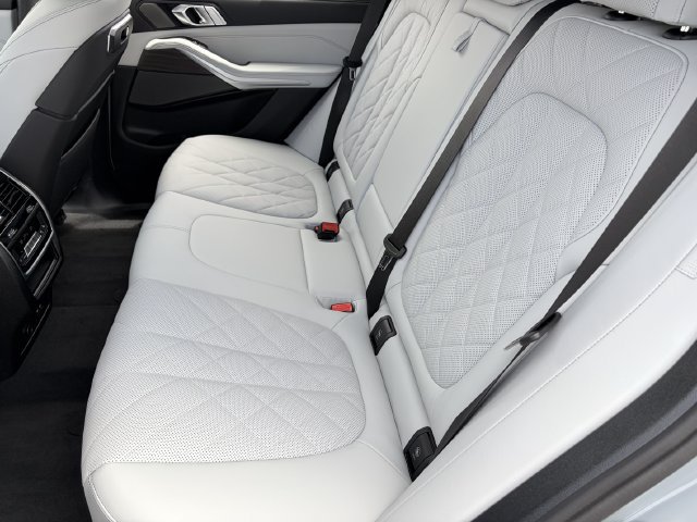 Used 2026 BMW X5 xDrive50e w/ M Sport Package AWD/4WD image 16
