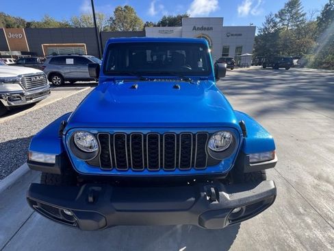 Used 2025 Jeep Gladiator Sport image 8
