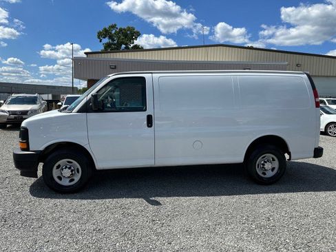 Used 2017 Chevrolet Express 2500 image 15