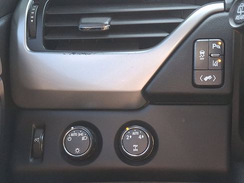 Used 2015 Chevrolet Tahoe LT image 25