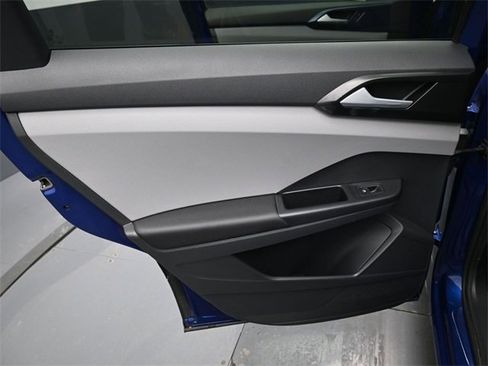 Used 2023 Volkswagen Taos SE w/ Panoramic Sunroof Package image 31