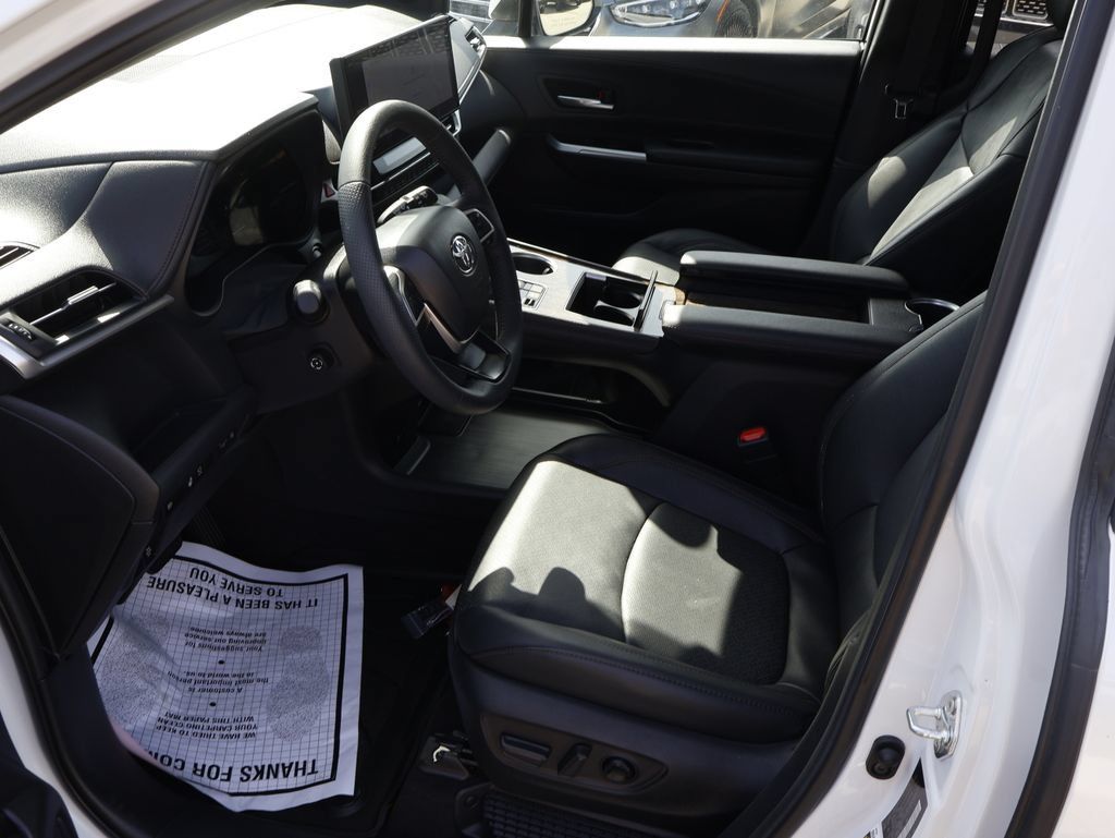 Used 2025 Toyota Sienna Platinum AWD/4WD image 21