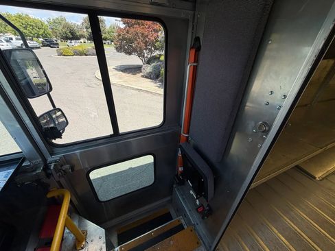 Used 2019 Ford E-450 and Econoline 450 Super Duty RWD image 16